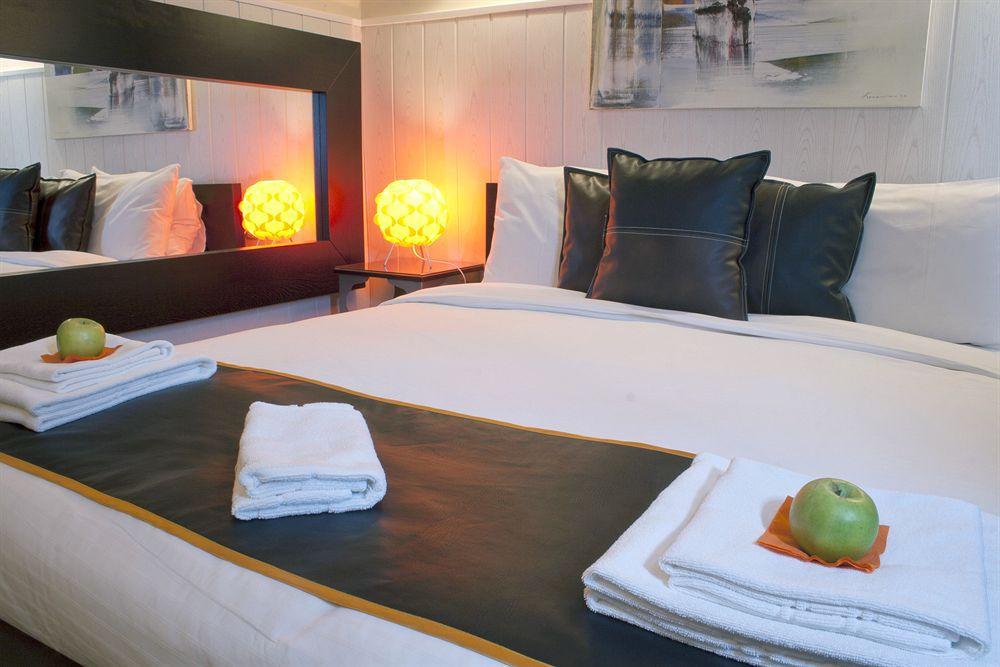 Hostal Oxum Madrid Exterior photo