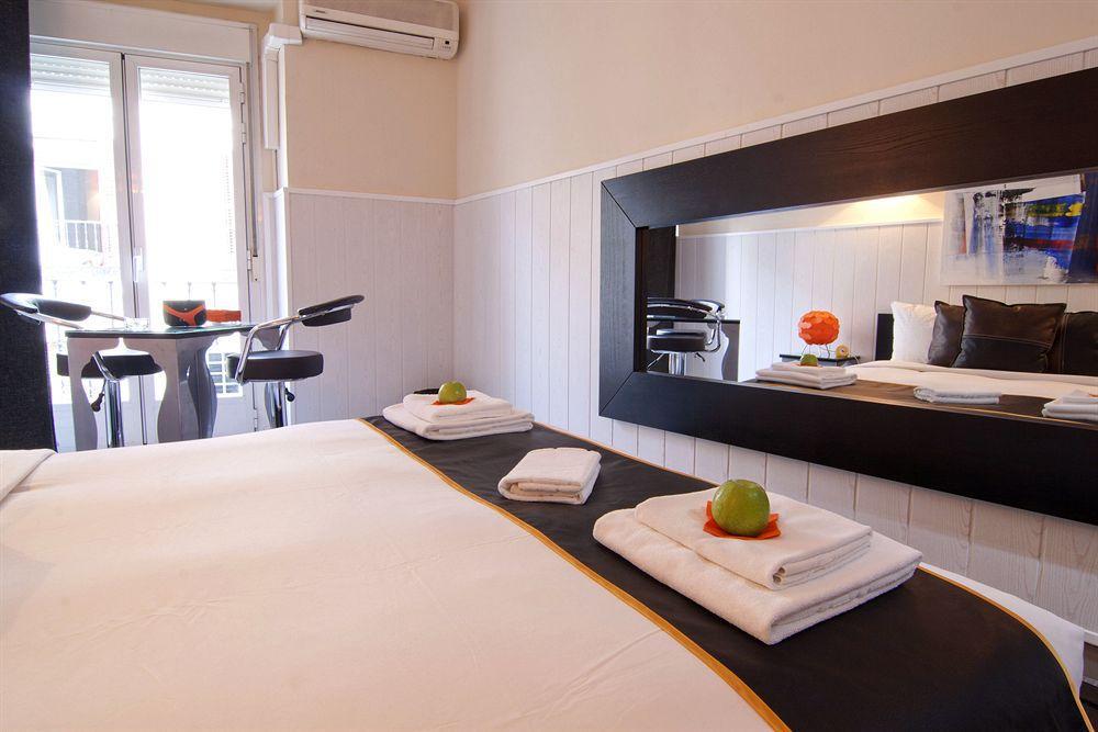 Hostal Oxum Madrid Exterior photo