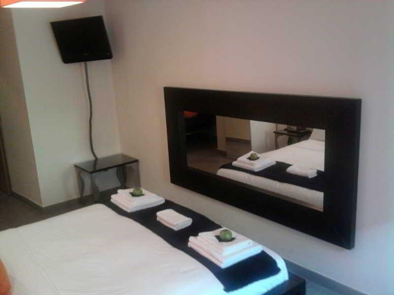 Hostal Oxum Madrid Room photo