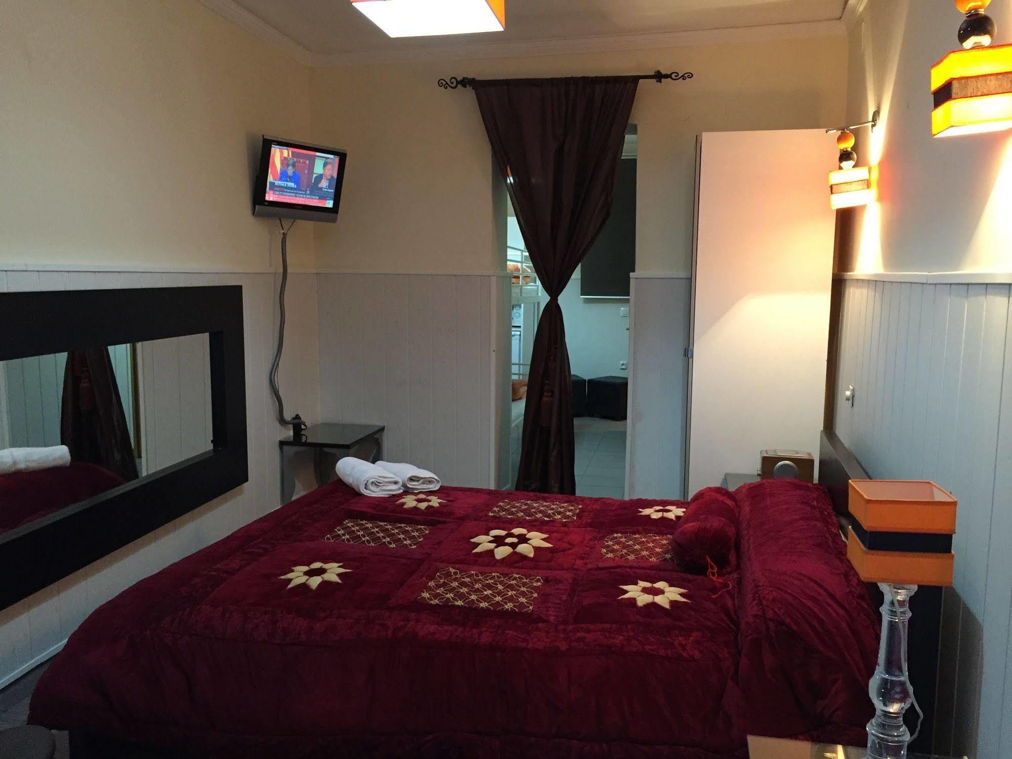 Hostal Oxum Madrid Exterior photo
