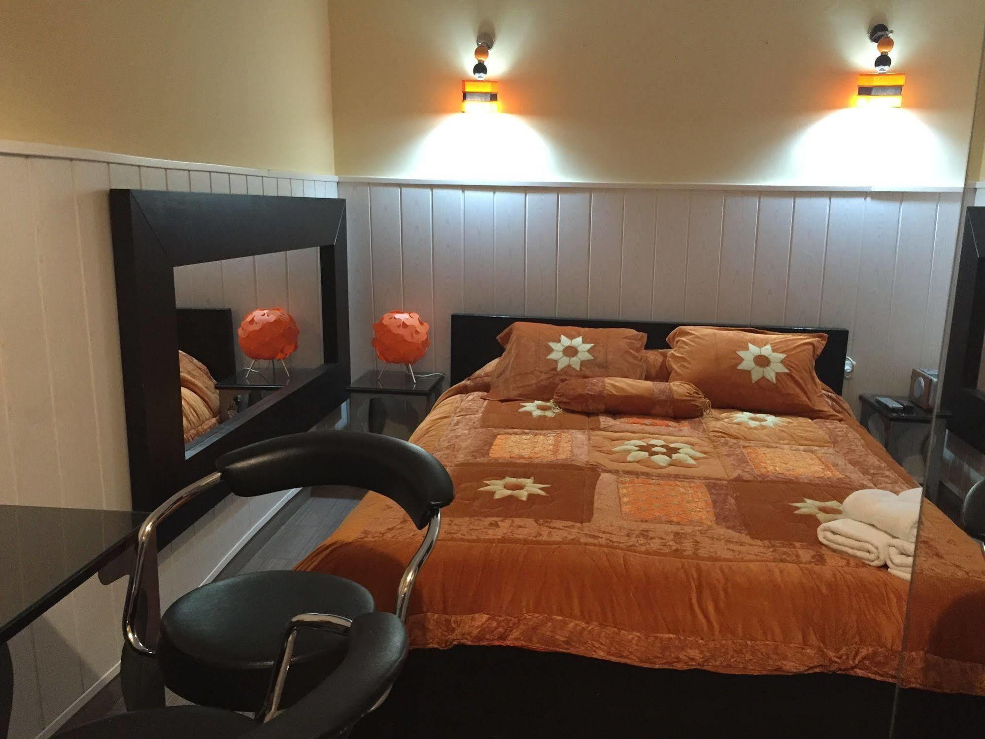 Hostal Oxum Madrid Exterior photo