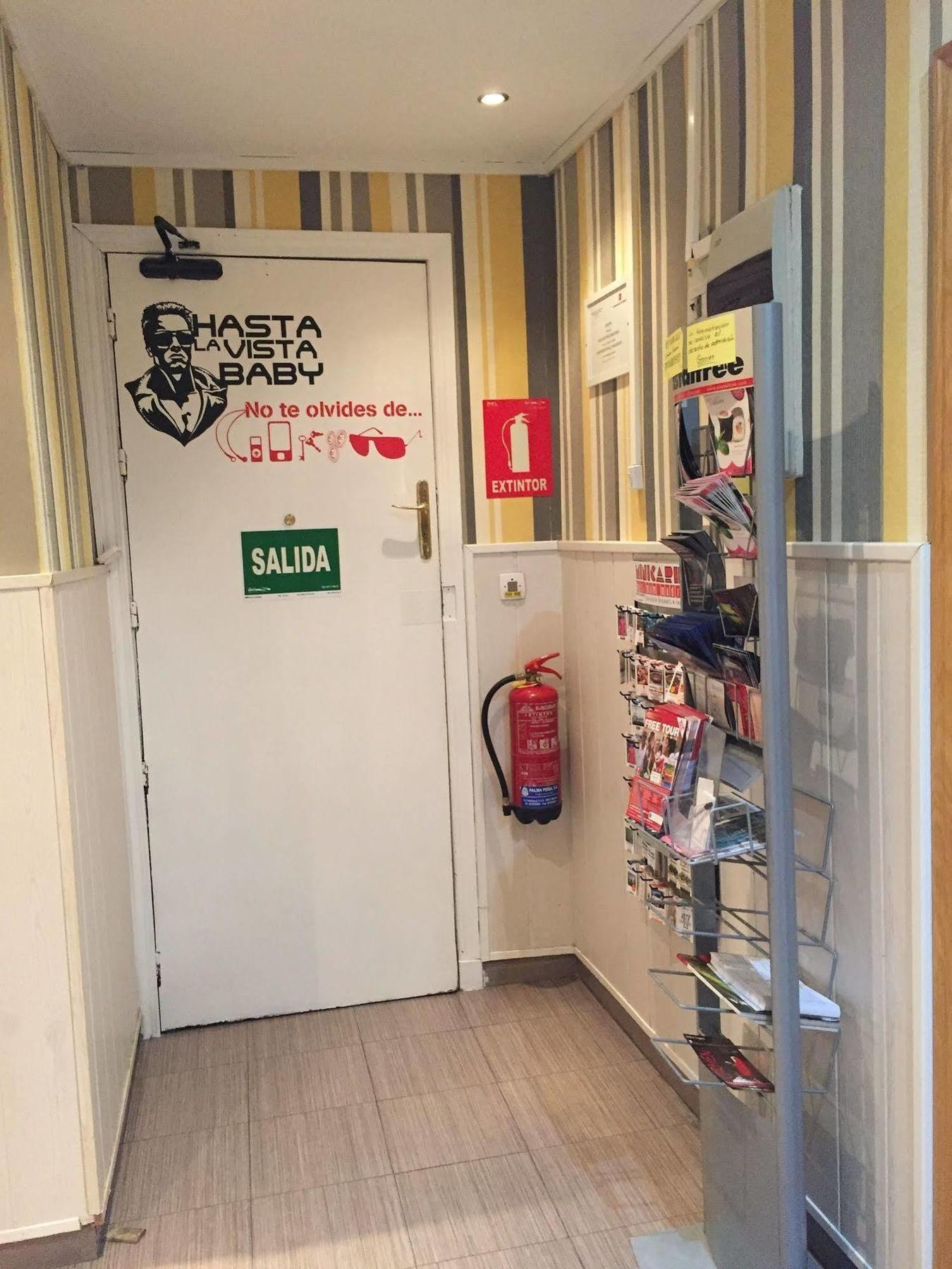 Hostal Oxum Madrid Exterior photo